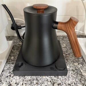 Like new in box- Fellow stagg EKG kettle